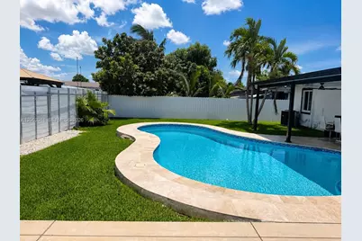 1749 SW 8th St, Homestead, FL 33030 - Photo 15