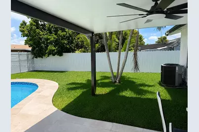1749 SW 8th St, Homestead, FL 33030 - Photo 17