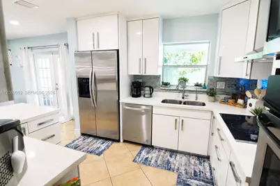 2430 Sabal Palm Dr, Miramar, FL 33023 - Photo 9
