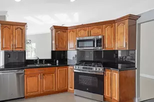 19081 NW 77th Ct, Hialeah, FL 33015 - Photo 9