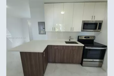 1646 NW 1st Pl #2, Miami, FL 33136 - Photo 3