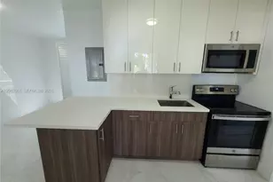 1646 NW 1st Pl, Miami, FL 33136 - Photo 3