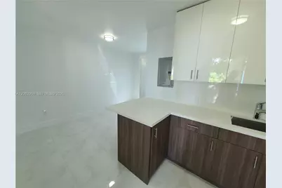 1646 NW 1st Pl #2, Miami, FL 33136 - Photo 5