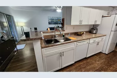 11601 SW 2nd St #21202, Pembroke Pines, FL 33025 - Photo 17
