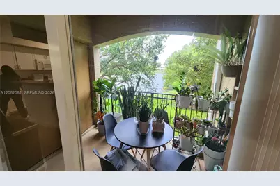 11601 SW 2nd St #21202, Pembroke Pines, FL 33025 - Photo 7