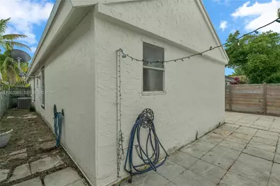 949 SW 7th Pl, Florida City, FL 33034 - Photo 25