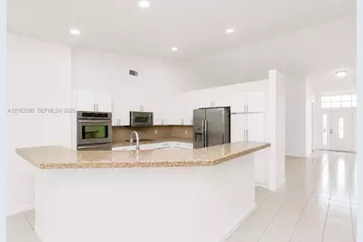 19334 NW 12th St, Pembroke Pines, FL 33029 - Photo 5