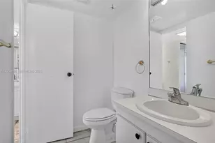 20335 W Country Club Dr, Aventura, FL 33180 - Photo 7