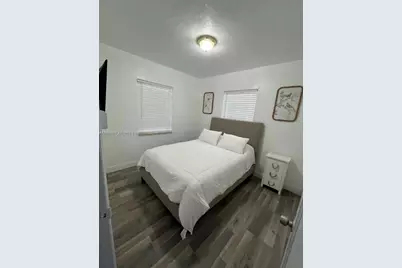 1021 NW 37th Ave, Miami, FL 33125 - Photo 17