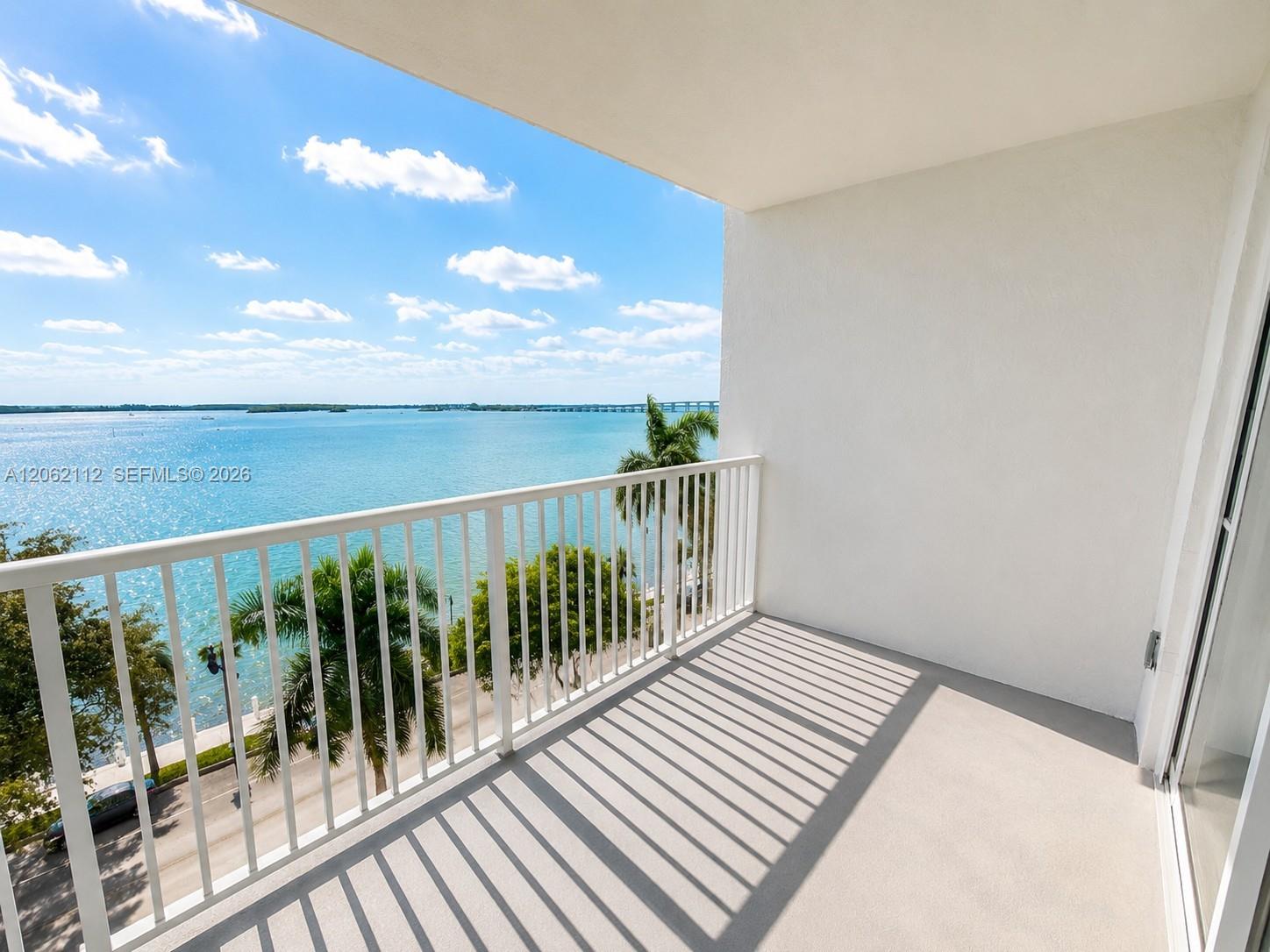 1420 Brickell Bay Dr #702E - 1420 Brickell Bay Dr #702E, Miami, FL 33131 Luxury Property | Jose Angel Pina