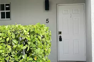 11810 NE 19th Dr, North Miami, FL 33181 - Photo 3