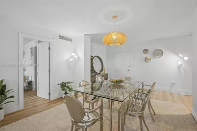 5555 Collins Ave #10V, Miami Beach, FL 33140 - Photo 9