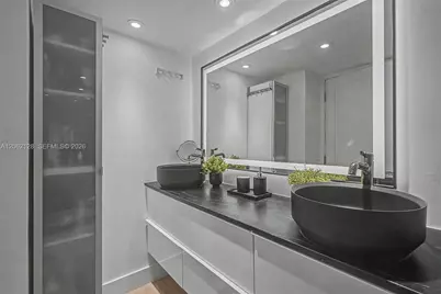 5555 Collins Ave #10V, Miami Beach, FL 33140 - Photo 13