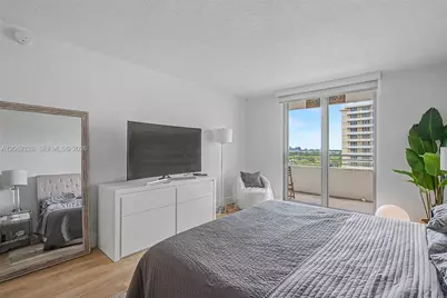 5555 Collins Ave #10V, Miami Beach, FL 33140 - Photo 11