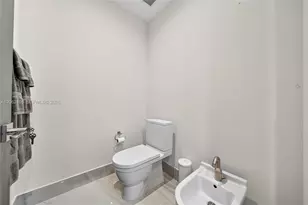 1100 Biscayne Blvd, Miami, FL 33132 - Photo 37