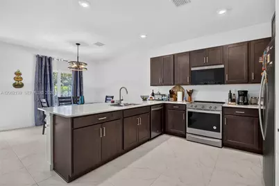 6015 Coralberry St, Haverhill, FL 33415 - Photo 7