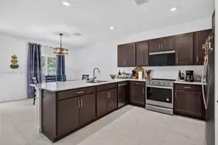 6015 Coralberry St, Haverhill, FL 33415 - Photo 7