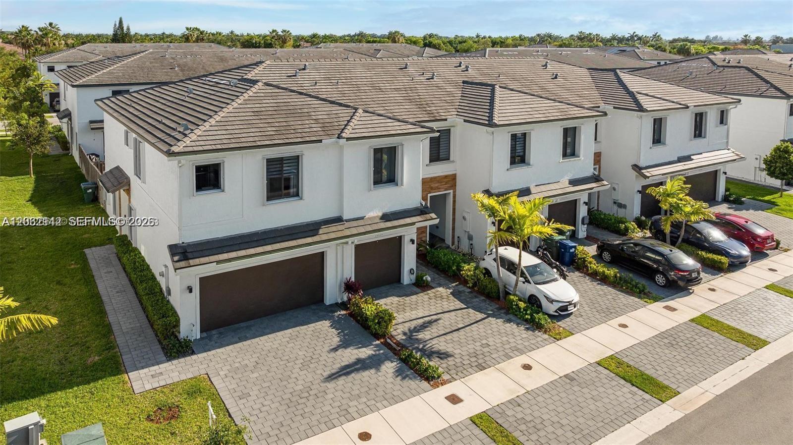 10934 SW 235th St - 10934 SW 235th St, Homestead, FL 33032 Luxury Property | Jose Angel Pina