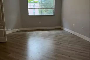 8360 NW 10th St, Miami, FL 33126 - Photo 17
