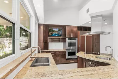 776 NE 74th St, Miami, FL 33138 - Photo 9