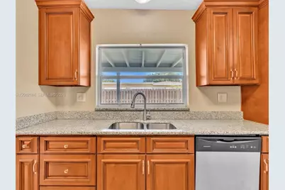 1065 NW 68th Ter, Margate, FL 33063 - Photo 15