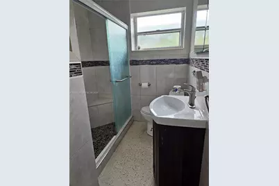 648 E 28th St, Hialeah, FL 33013 - Photo 9