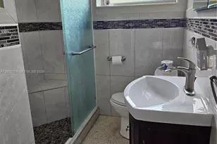 648 E 28th St, Hialeah, FL 33013 - Photo 9