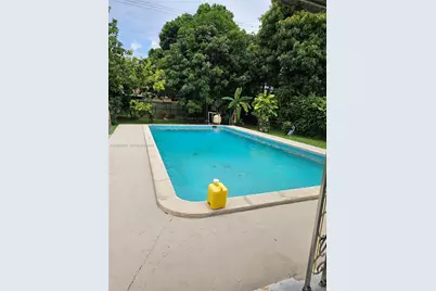 648 E 28th St, Hialeah, FL 33013 - Photo 17