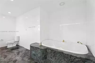 1402 Brickell Bay Dr #1601, Miami, FL 33131 - Photo 11