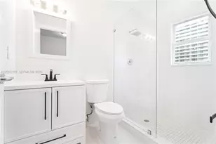 1402 Brickell Bay Dr, Miami, FL 33131 - Photo 31