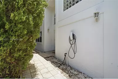 21221 NE 3rd Ct, Miami, FL 33179 - Photo 17