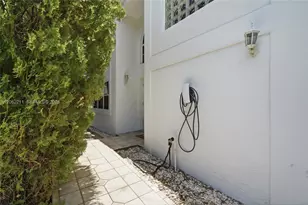 21221 NE 3rd Ct, Miami, FL 33179 - Photo 17