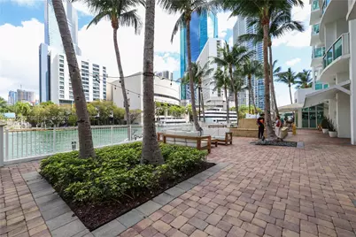 41 SE 5th St #906, Miami, FL 33131 - Photo 25