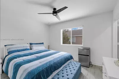 1042 SE 23rd Ter, Homestead, FL 33035 - Photo 9
