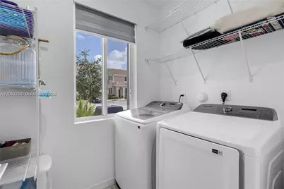 1042 SE 23rd Ter, Homestead, FL 33035 - Photo 13