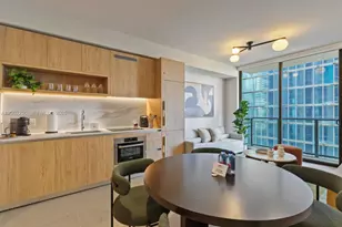 11 NE 6th St, Miami, FL 33132 - Photo 9
