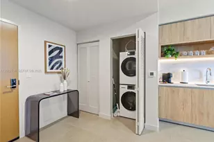 11 NE 6th St, Miami, FL 33132 - Photo 3