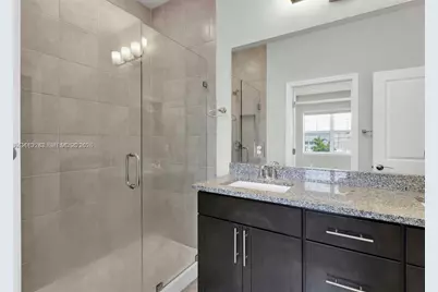 1240 Eucalyptus Dr #2, Hollywood, FL 33021 - Photo 13
