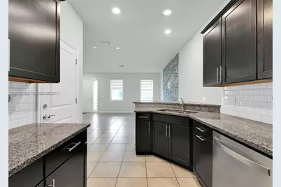 1240 Eucalyptus Dr #2, Hollywood, FL 33021 - Photo 9
