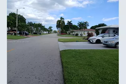 4502 NW 46 St, Tamarac, FL 33319 - Photo 5