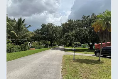 13301 NW Miami Ct, Miami, FL 33168 - Photo 13