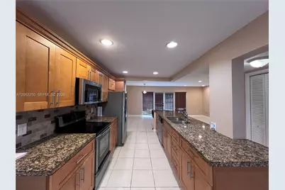 2750 N 34th Ave #9D, Hollywood, FL 33021 - Photo 3