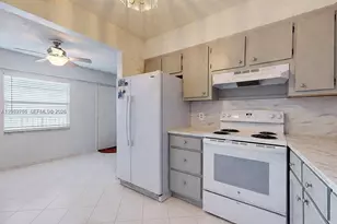 13450 SW 3rd St, Pembroke Pines, FL 33027 - Photo 5