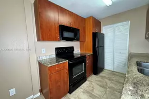 8749 NW 39th St, Sunrise, FL 33351 - Photo 5