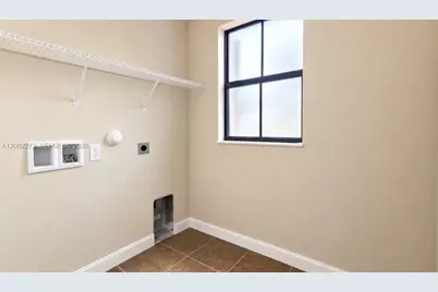 8890 W 33rd Ave, Hialeah, FL 33018 - Photo 25