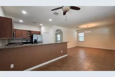 8890 W 33rd Ave, Hialeah, FL 33018 - Photo 15