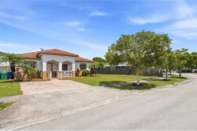 22470 SW 103rd Ave, Cutler Bay, FL 33190 - Photo 3