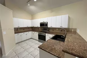 1540 W Lacosta Dr W, Pembroke Pines, FL 33027 - Photo 9