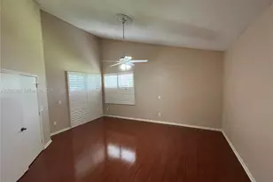 1540 W Lacosta Dr W, Pembroke Pines, FL 33027 - Photo 23