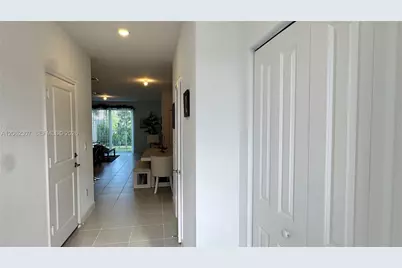 401 SE Crossoak Ln #401, Port Saint Lucie, FL 34984 - Photo 3